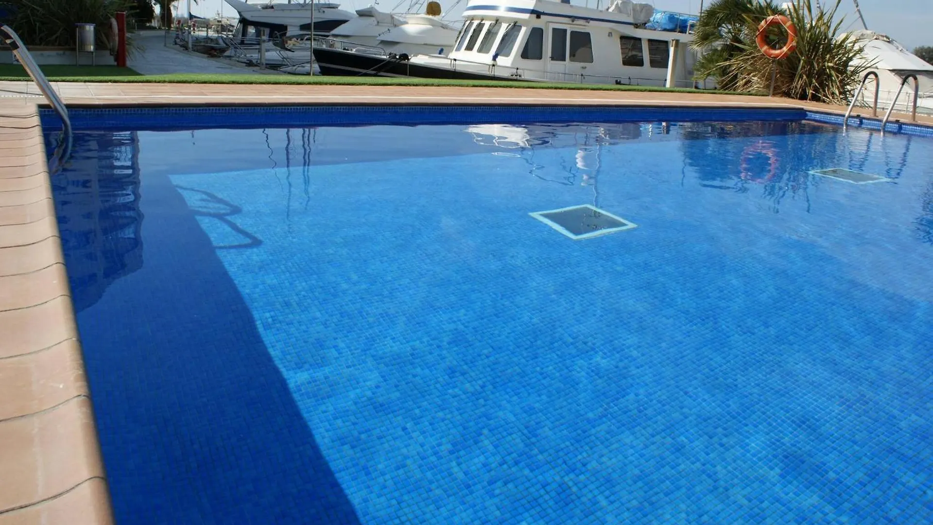 Appartement Precioso Piso Con Vista Al Canal Y Piscina En Roses Av-69
