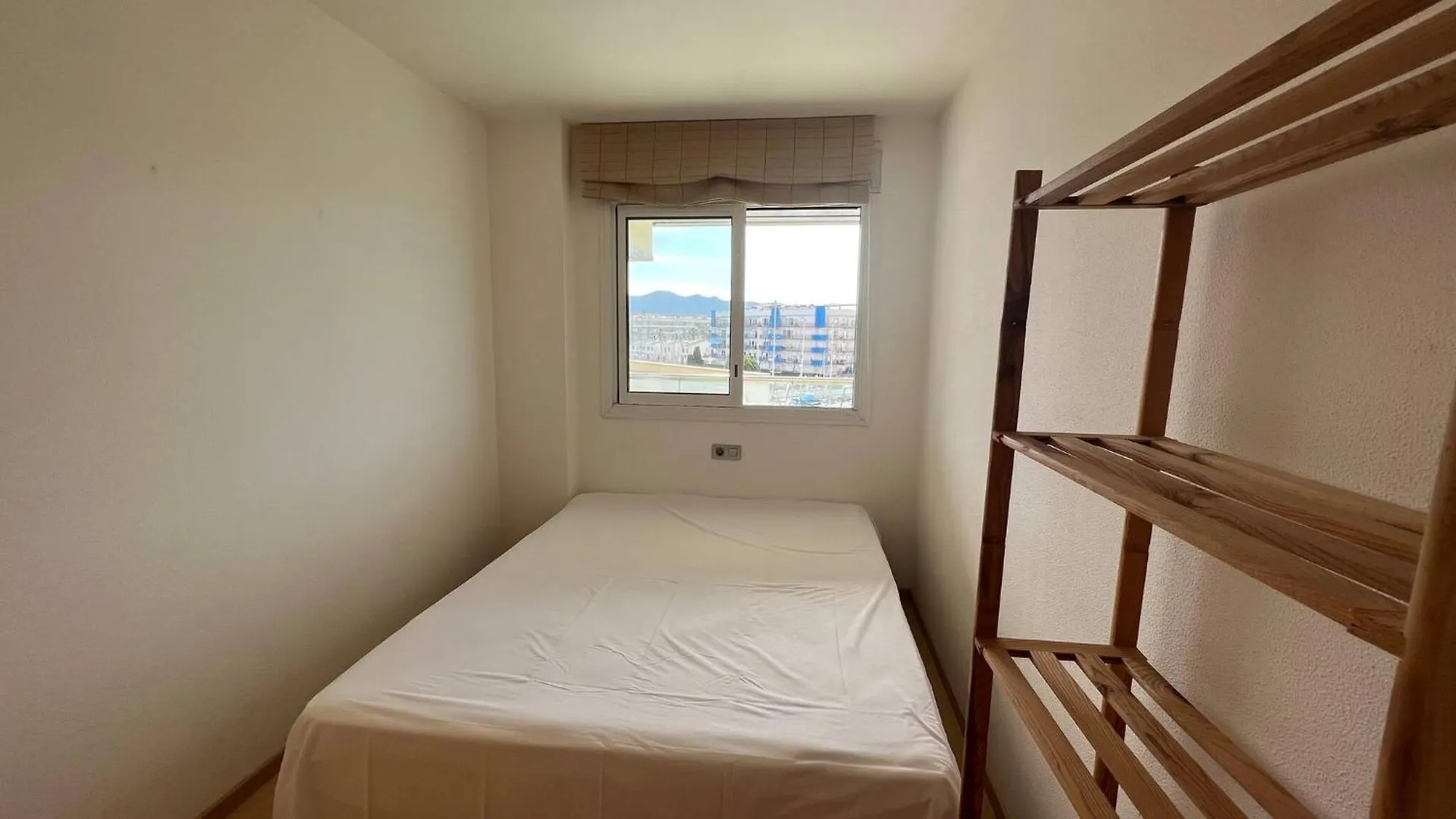 Precioso Piso Con Vista Al Canal Y Piscina En Roses Av-69