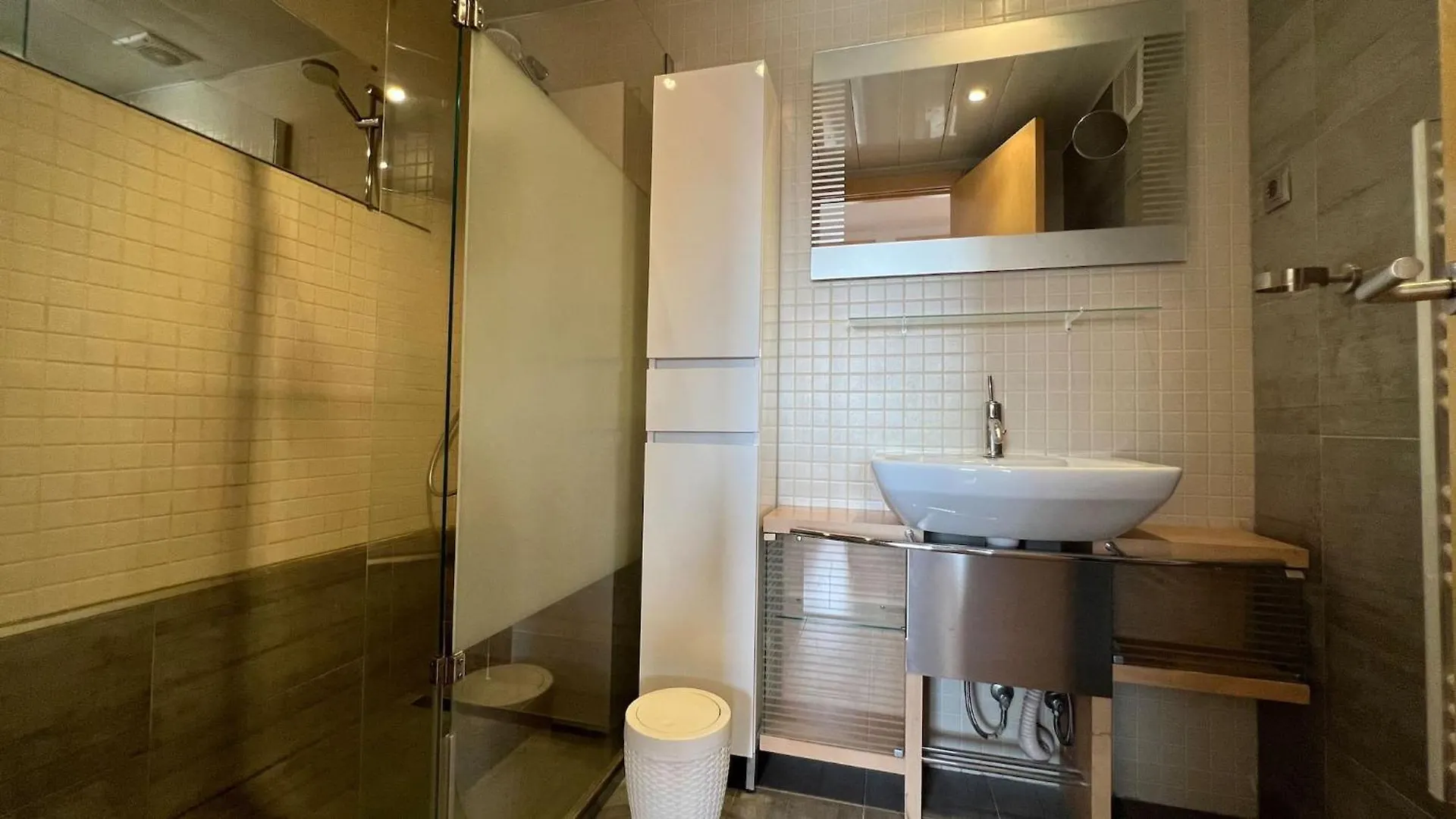 Precioso Piso Con Vista Al Canal Y Piscina En Roses Av-69 Appartement